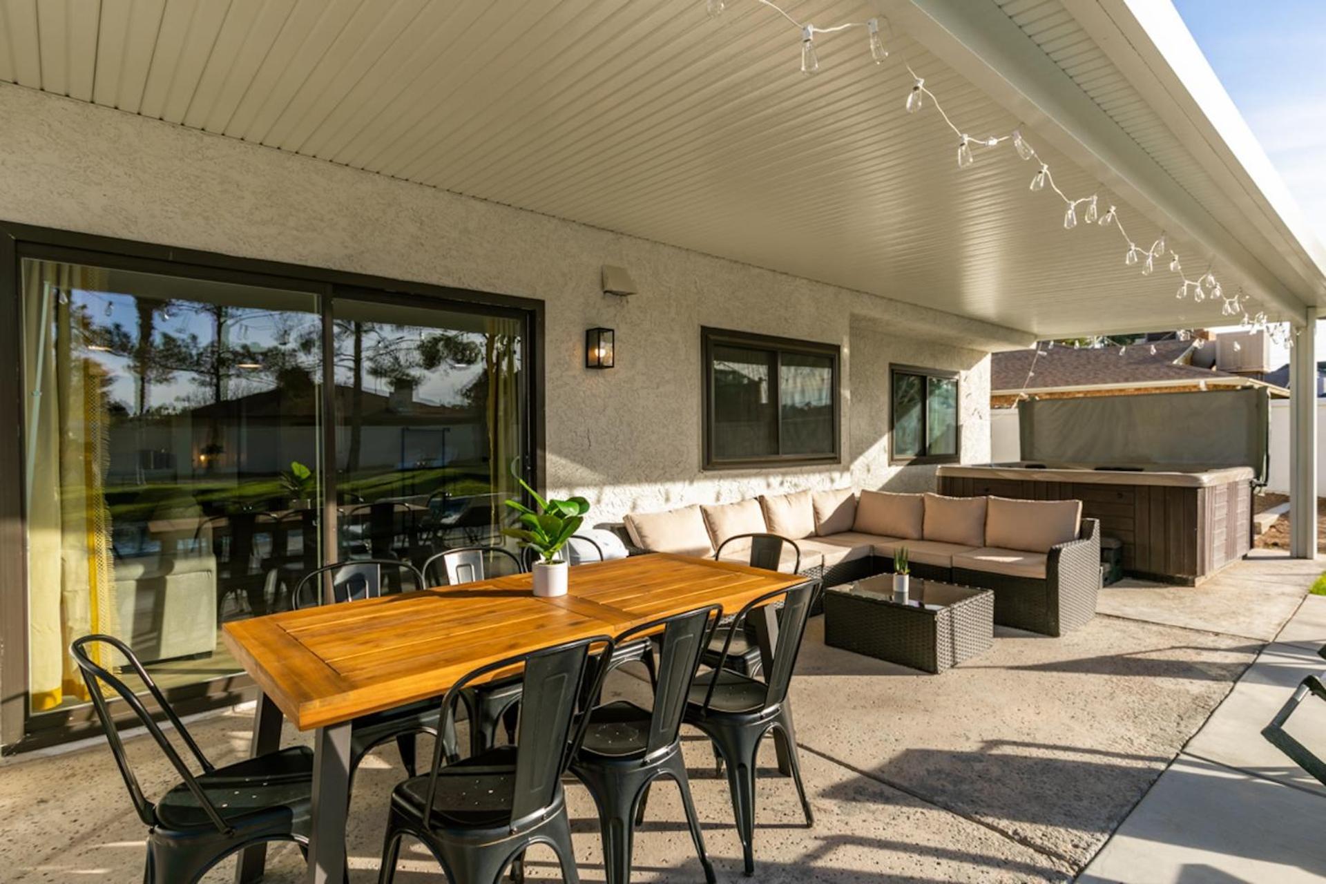 Beautiful Private Oasis With Pool And Hot Tub Villa
