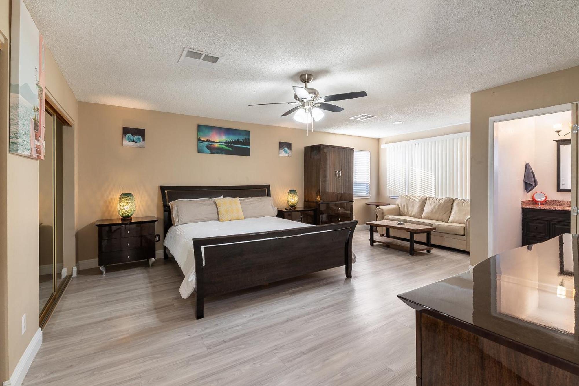 Holiday home Fun 5 Bedroom By Strip, Pool, Putting Green, And Games