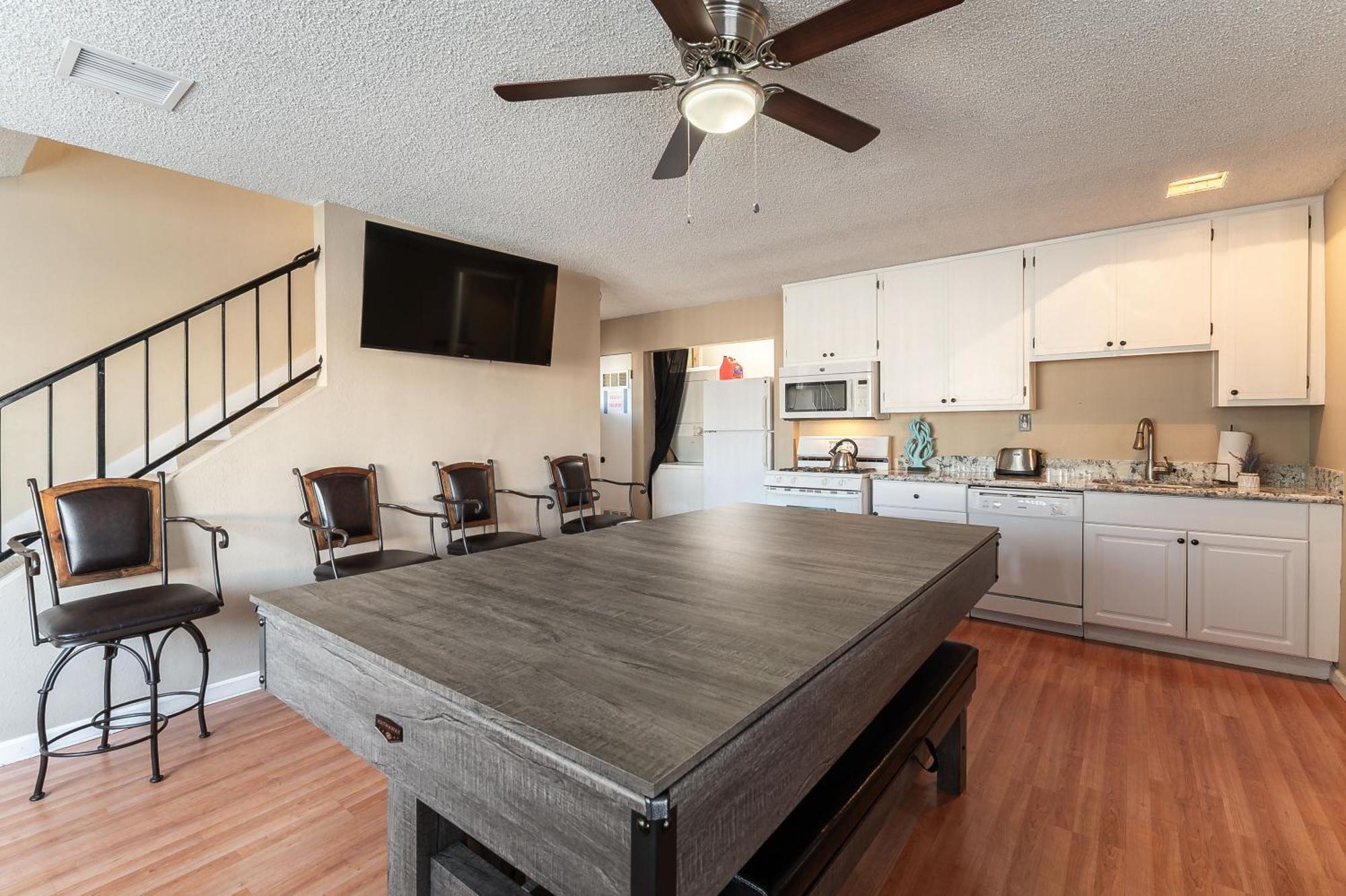 Fun 5 Bedroom By Strip, Pool, Putting Green, And Games *