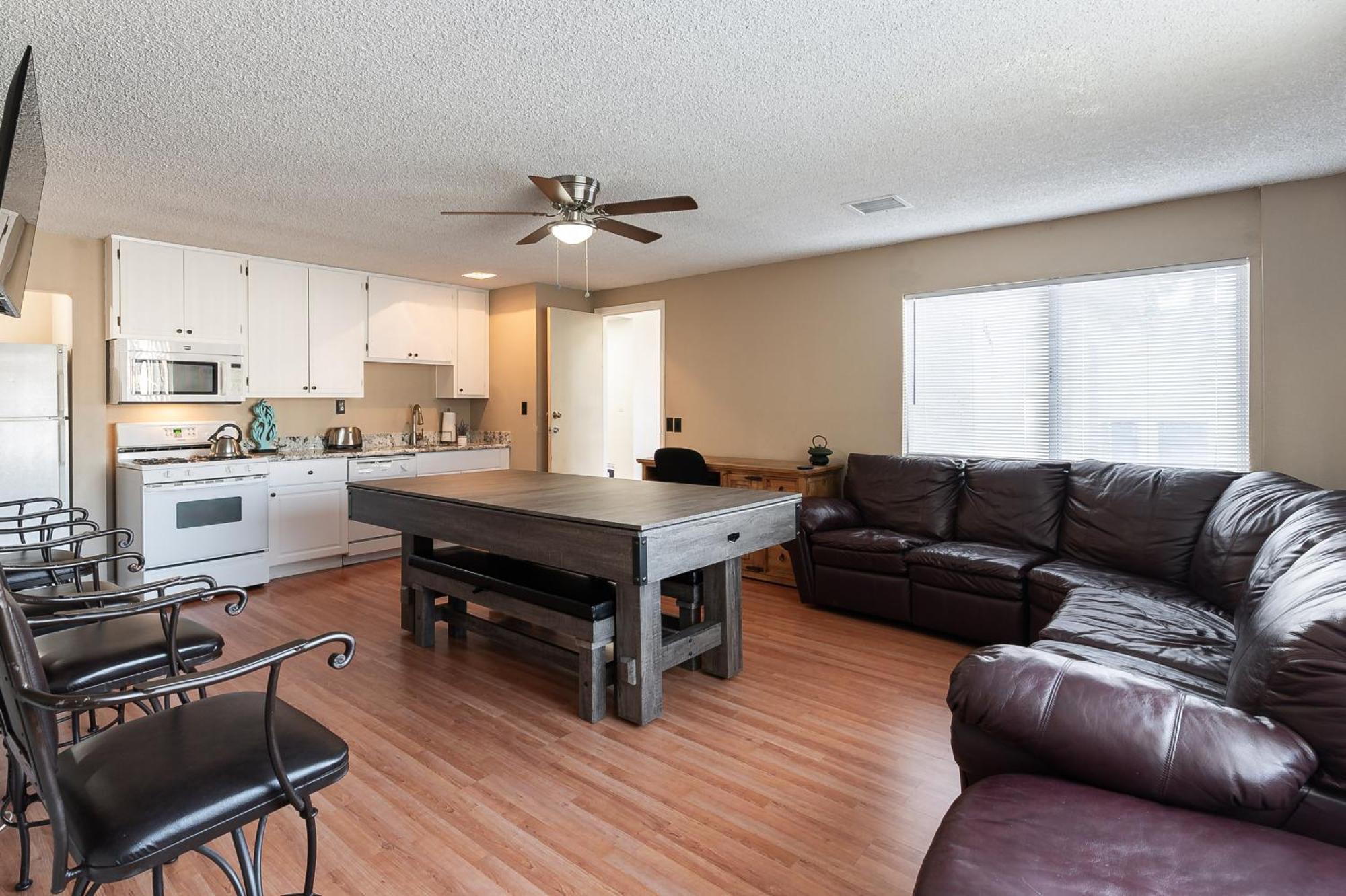 Fun 5 Bedroom By Strip, Pool, Putting Green, And Games Las Vegas