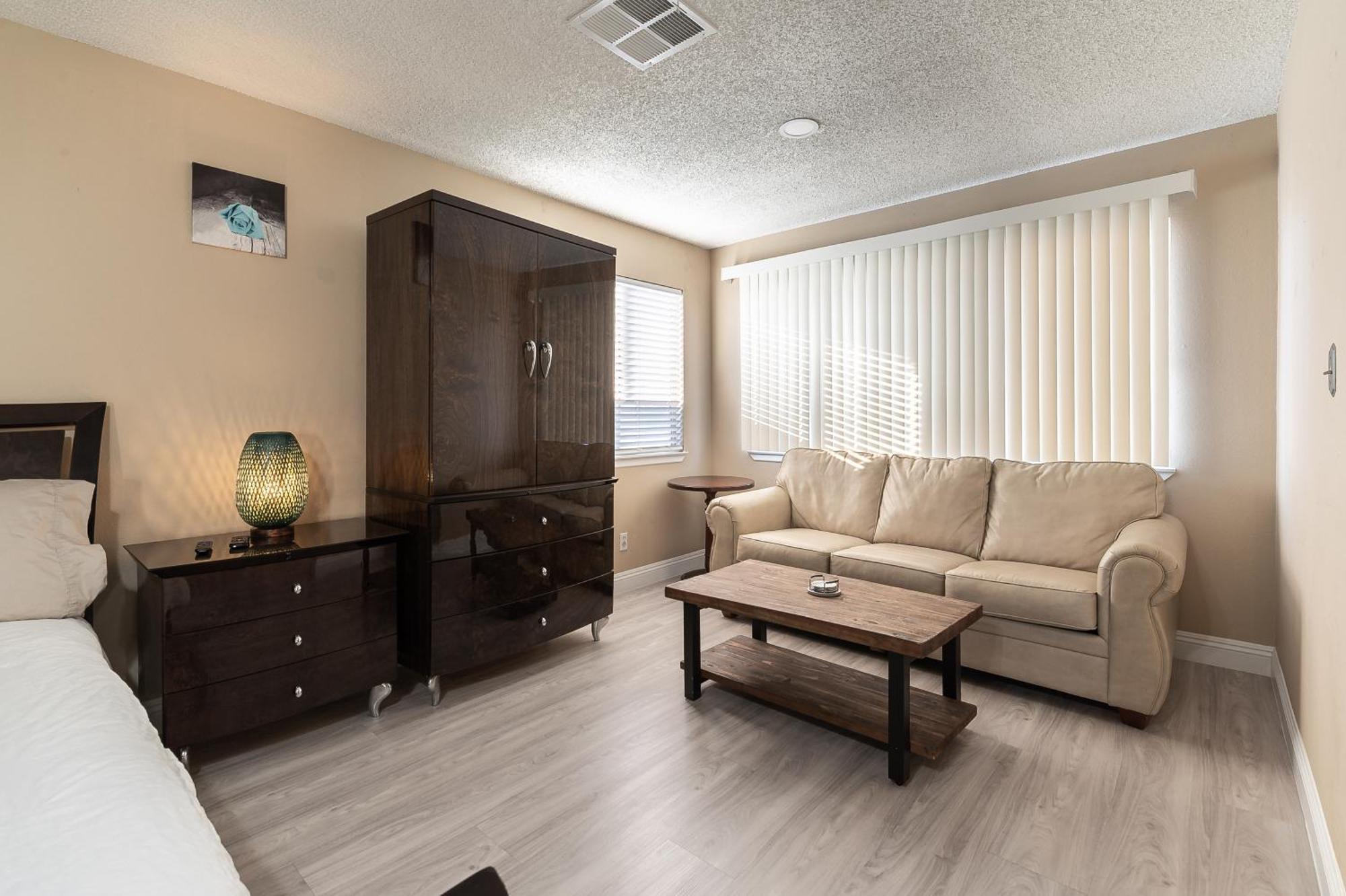 Fun 5 Bedroom By Strip, Pool, Putting Green, And Games * Las Vegas