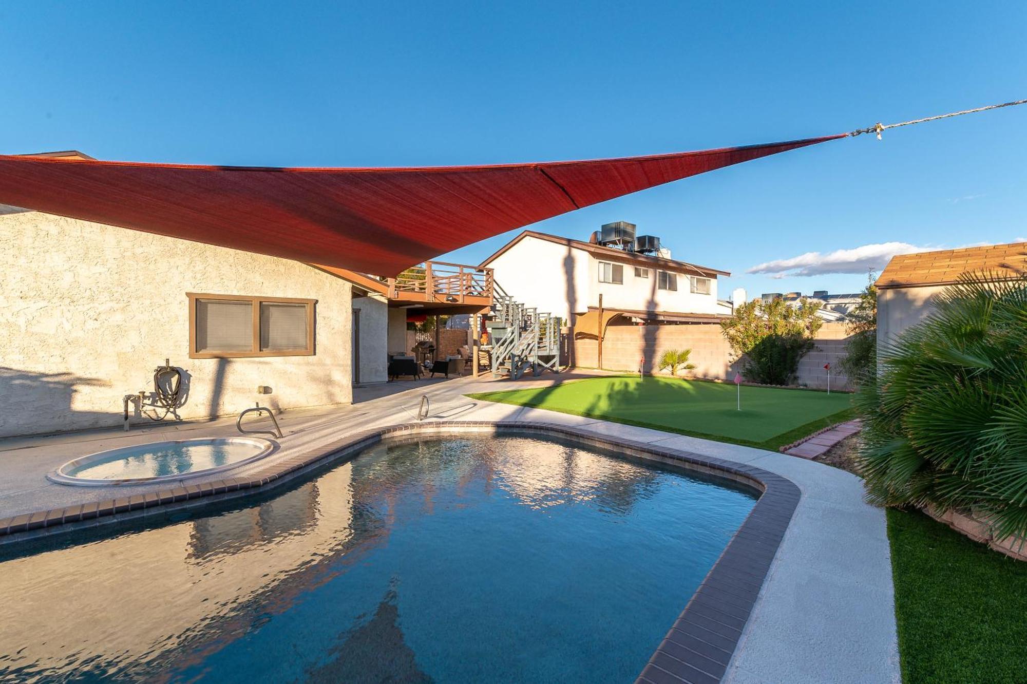Fun 5 Bedroom By Strip, Pool, Putting Green, And Games Las Vegas