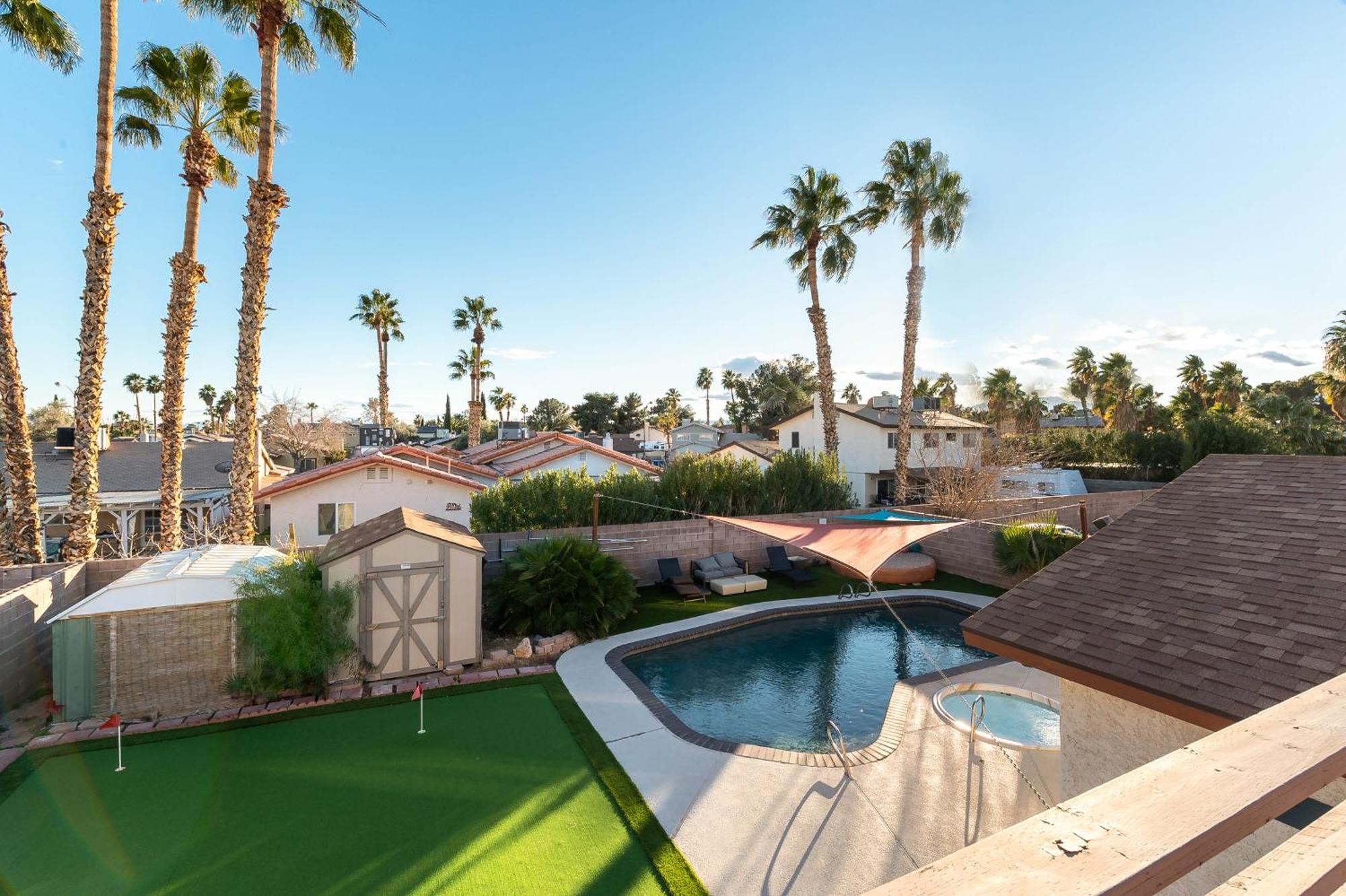 Fun 5 Bedroom By Strip, Pool, Putting Green, And Games
