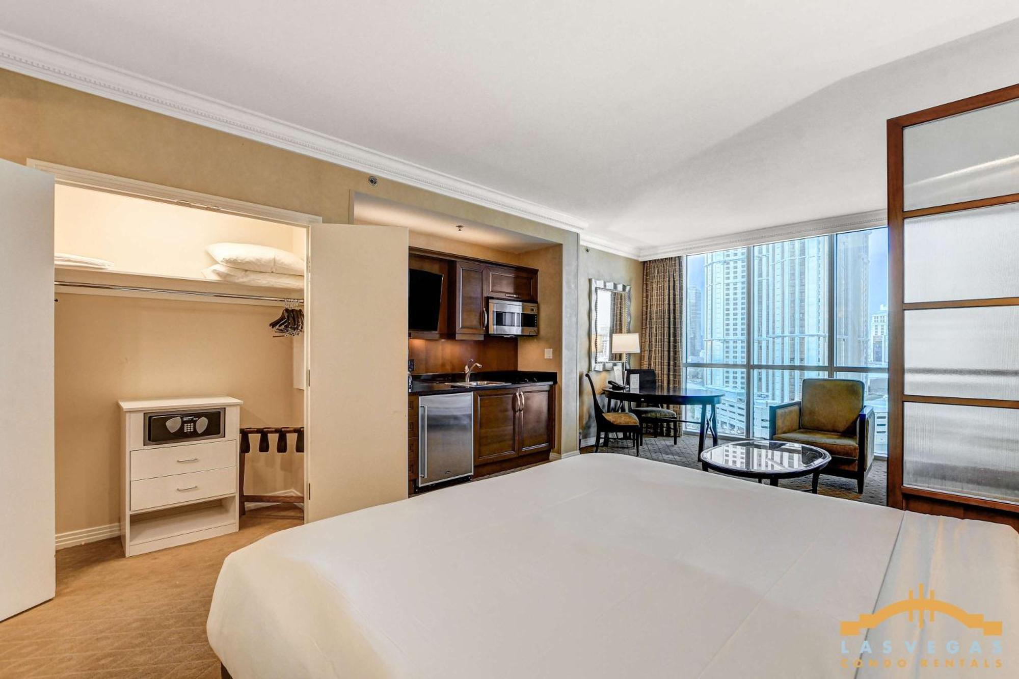 Mgm Signature-11-611 Strip View Jacuzzi *