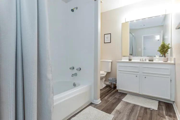 Holiday home Modern 4br Home, Vegas Location *