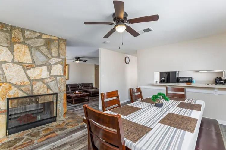 Modern 4br Home, Vegas Location Holiday home Las Vegas