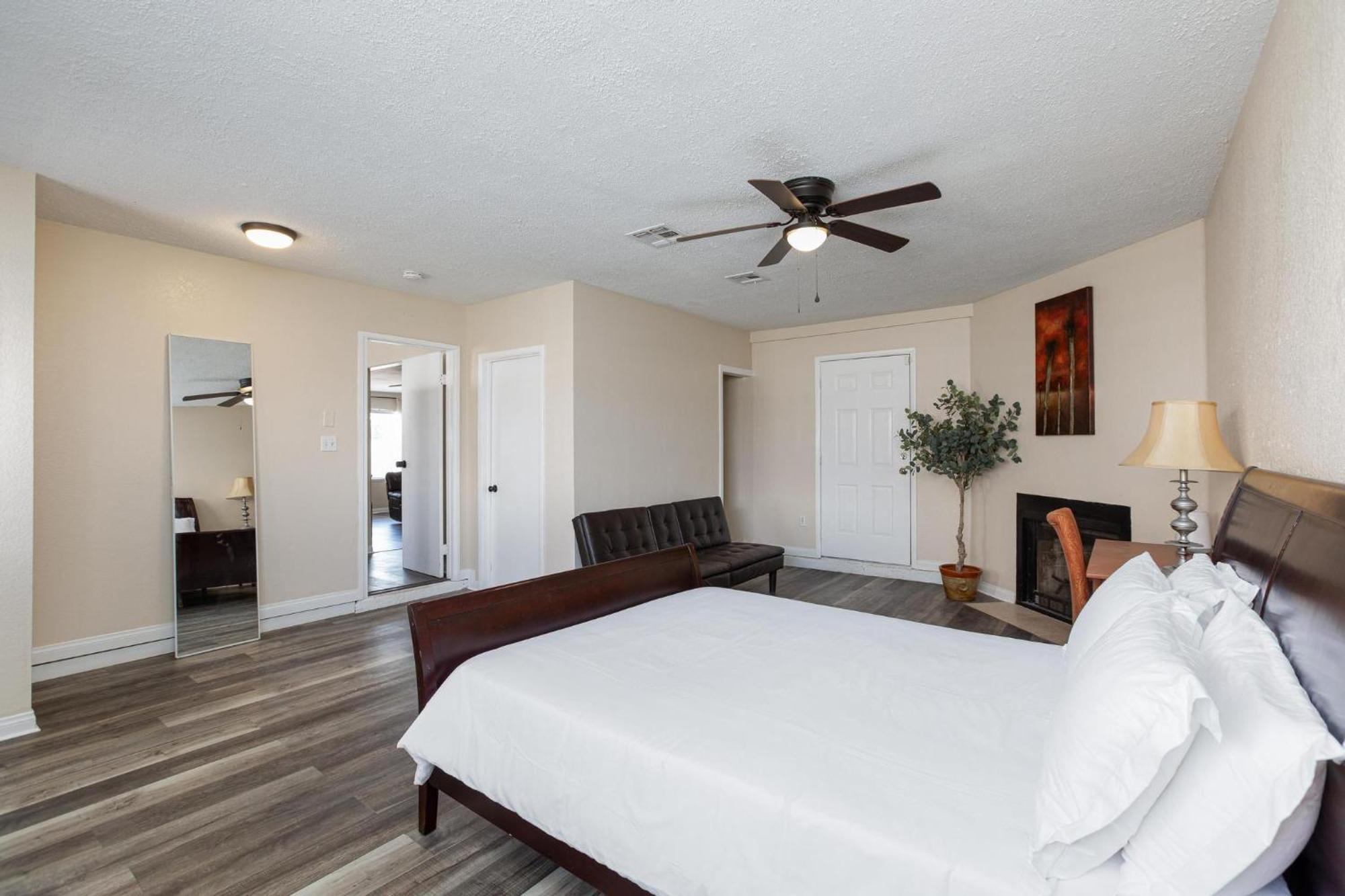 Modern 4br Home, Vegas Location Las Vegas