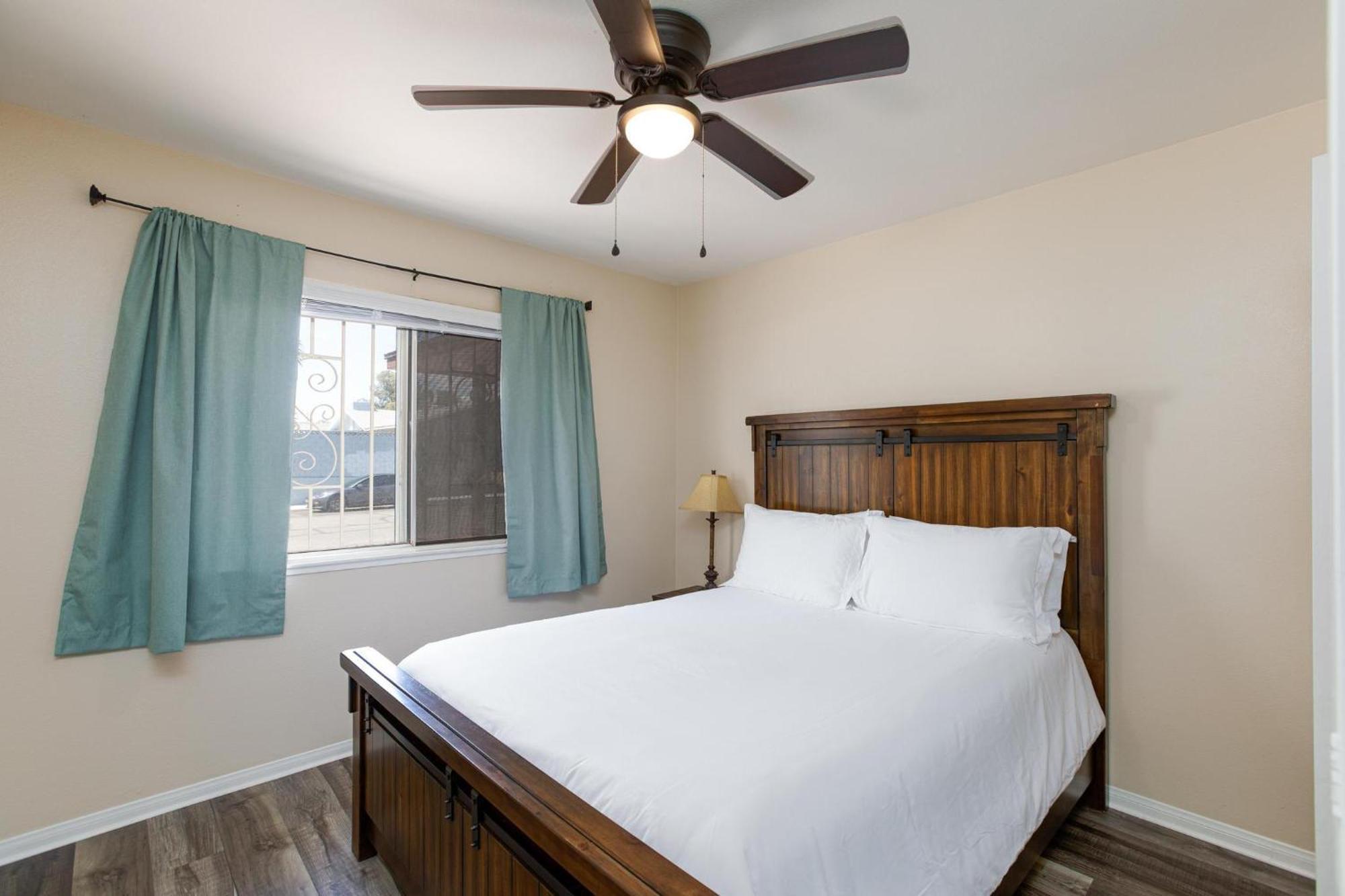 Holiday home Modern 4br Home, Vegas Location *