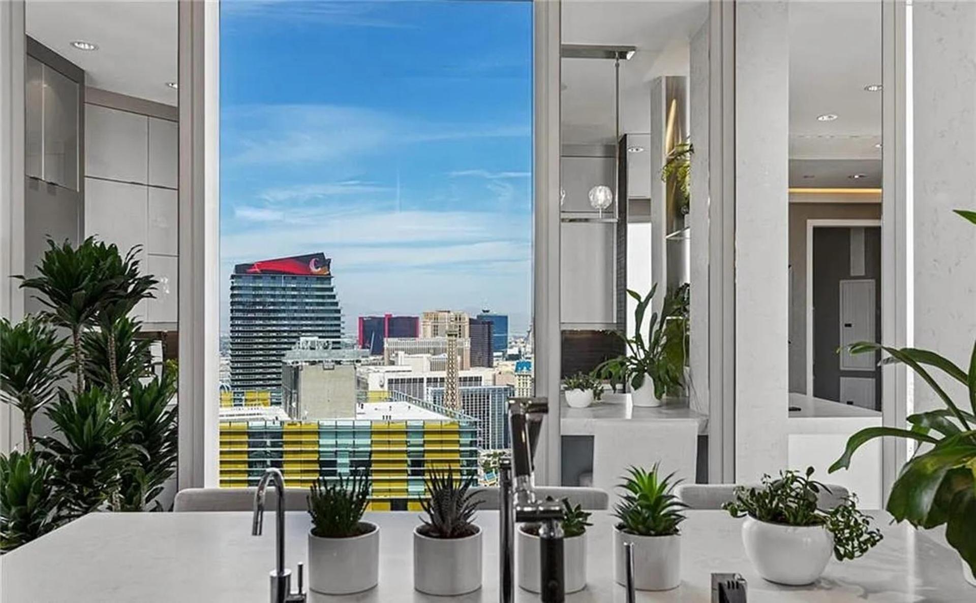 Lavish High-floor Penthouse With Panoramic Views Las Vegas