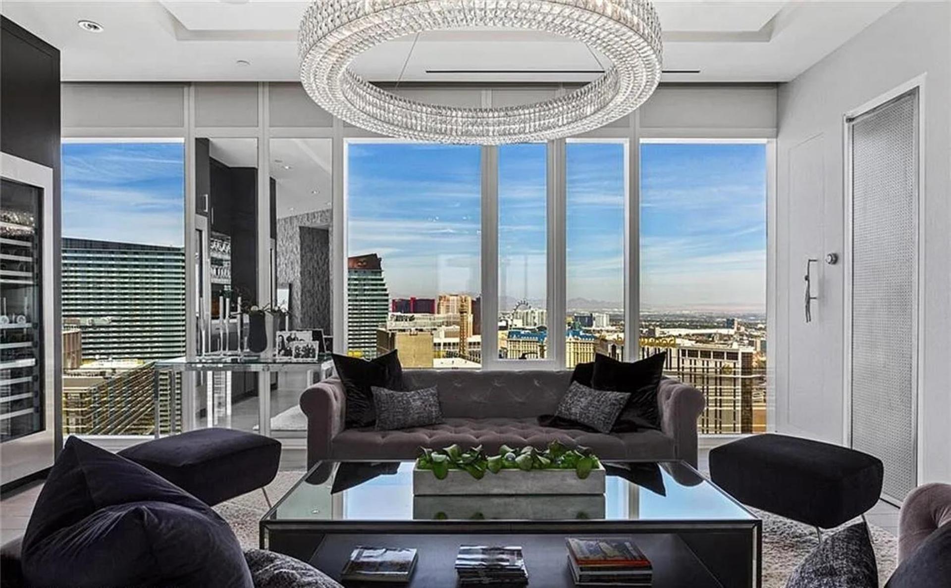Lavish High-floor Penthouse With Panoramic Views Apartment