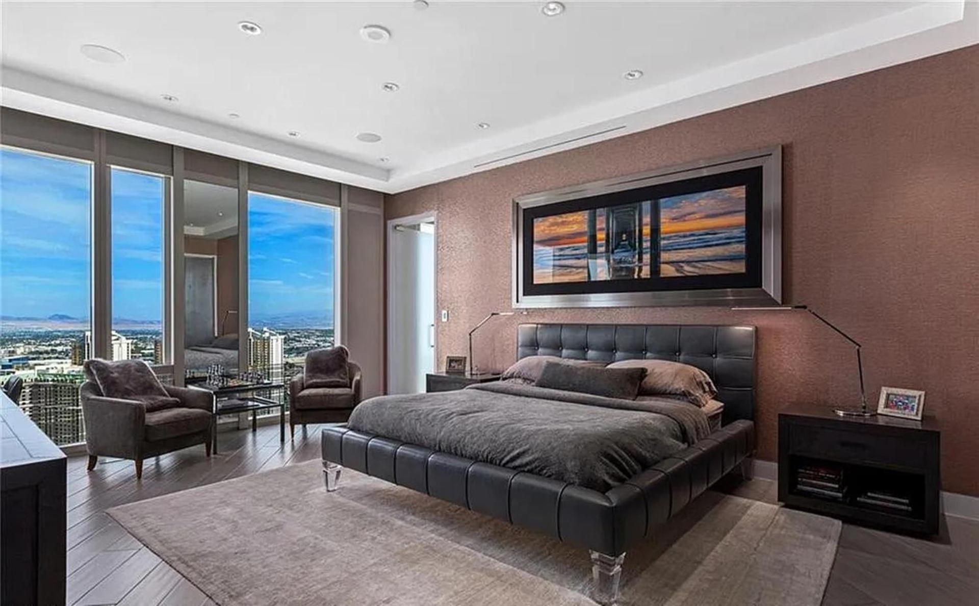 Lavish High-floor Penthouse With Panoramic Views * Las Vegas