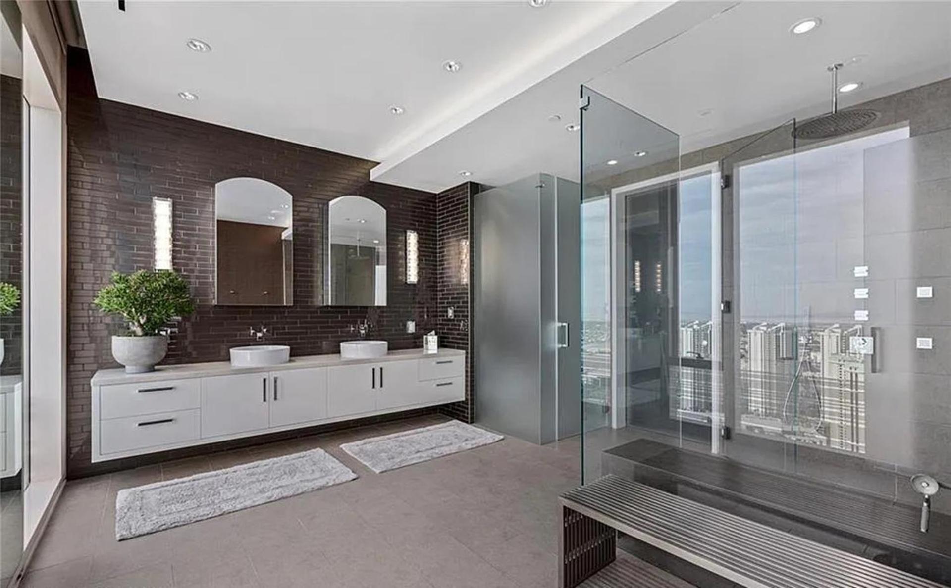 Lavish High-floor Penthouse With Panoramic Views * Las Vegas