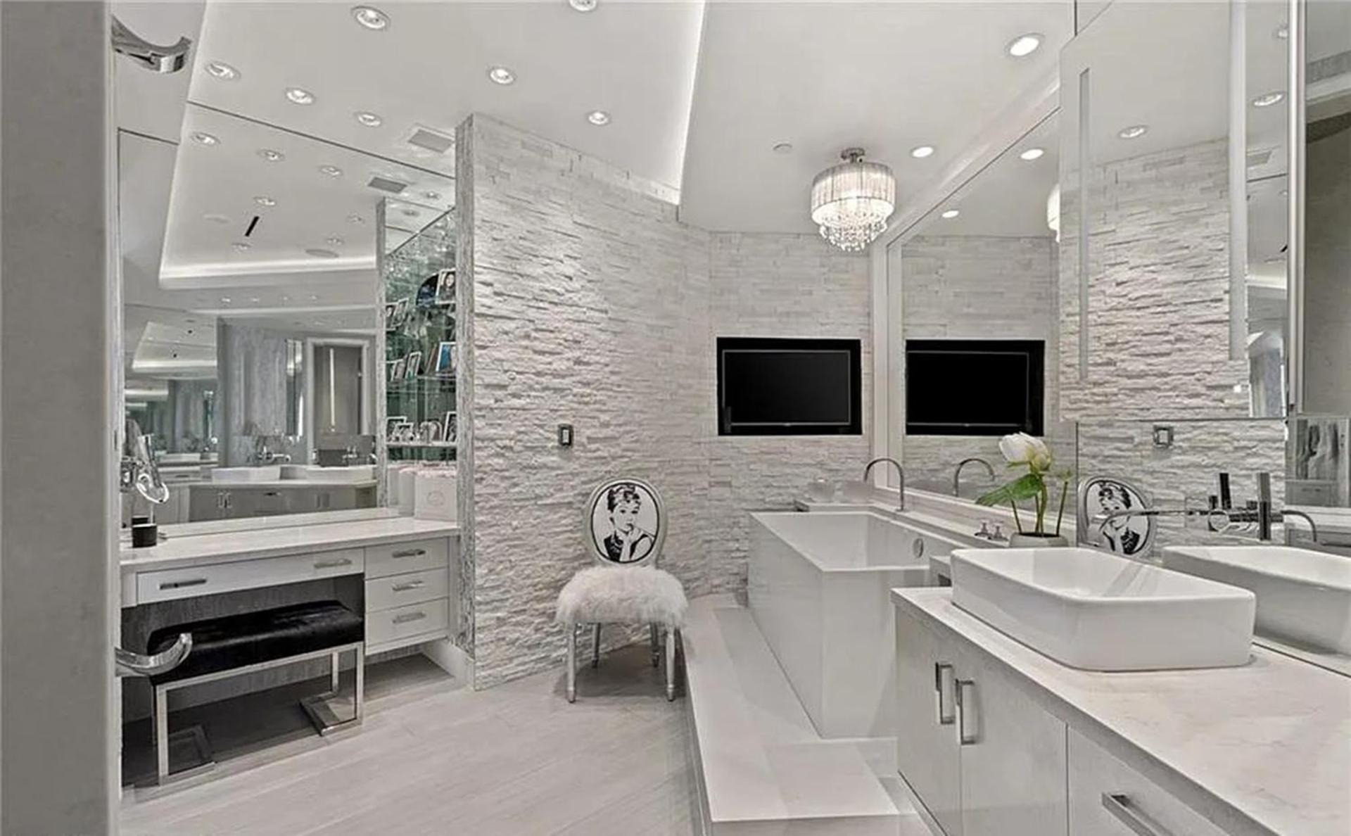 Apartment Lavish High-floor Penthouse With Panoramic Views *