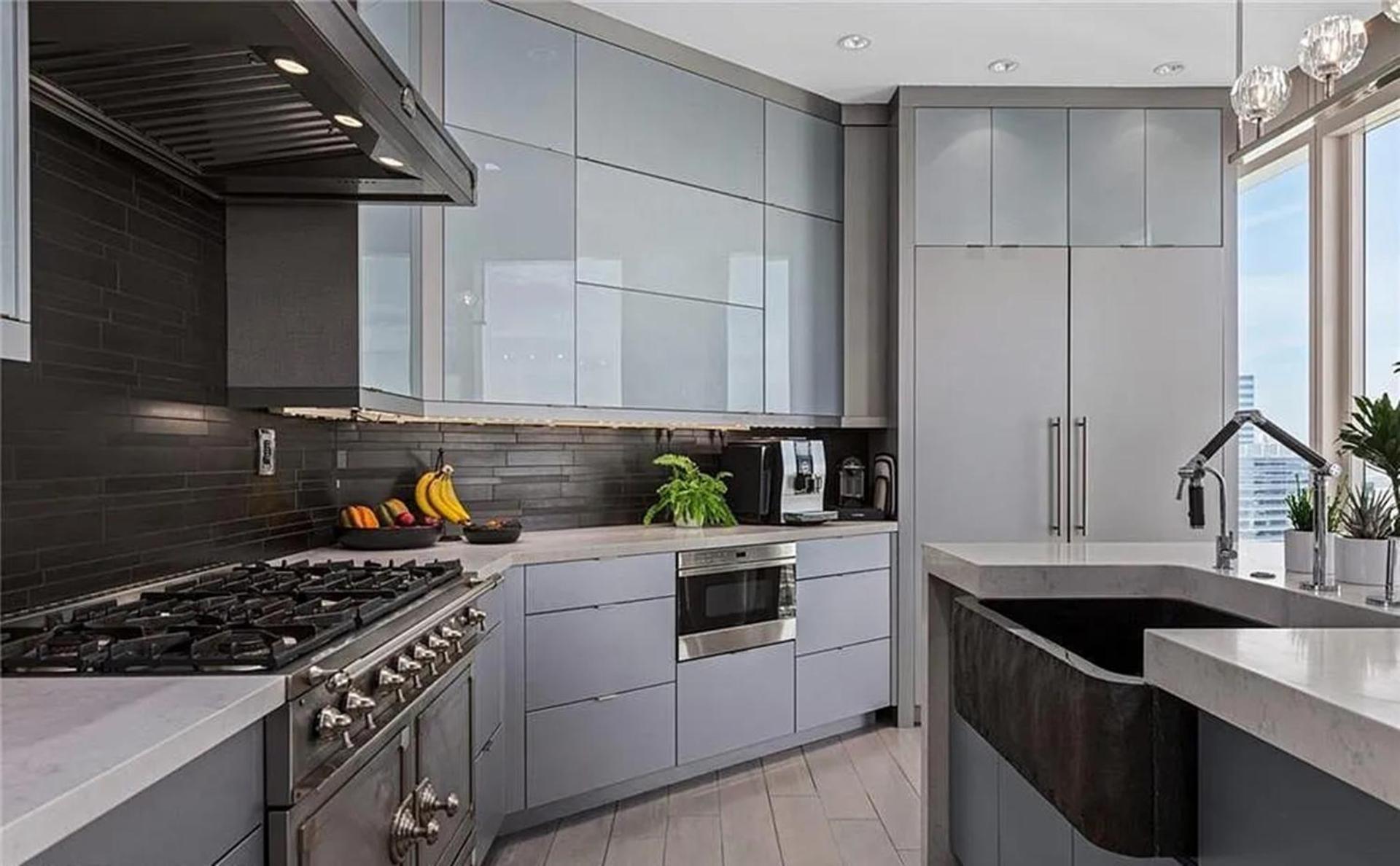 Apartment Lavish High-floor Penthouse With Panoramic Views *