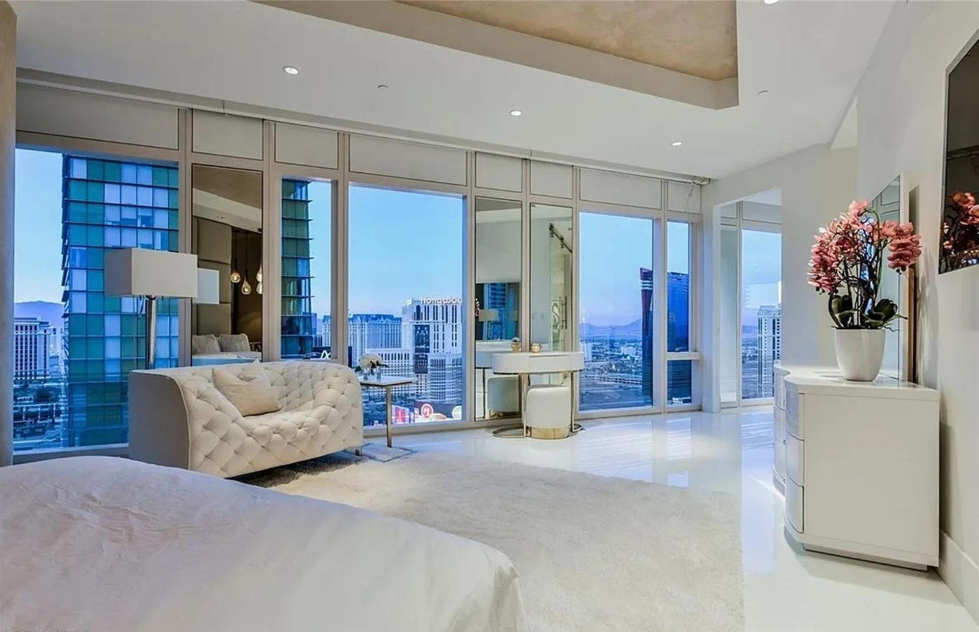 Apartment Exquisite High-rise With Panoramic View