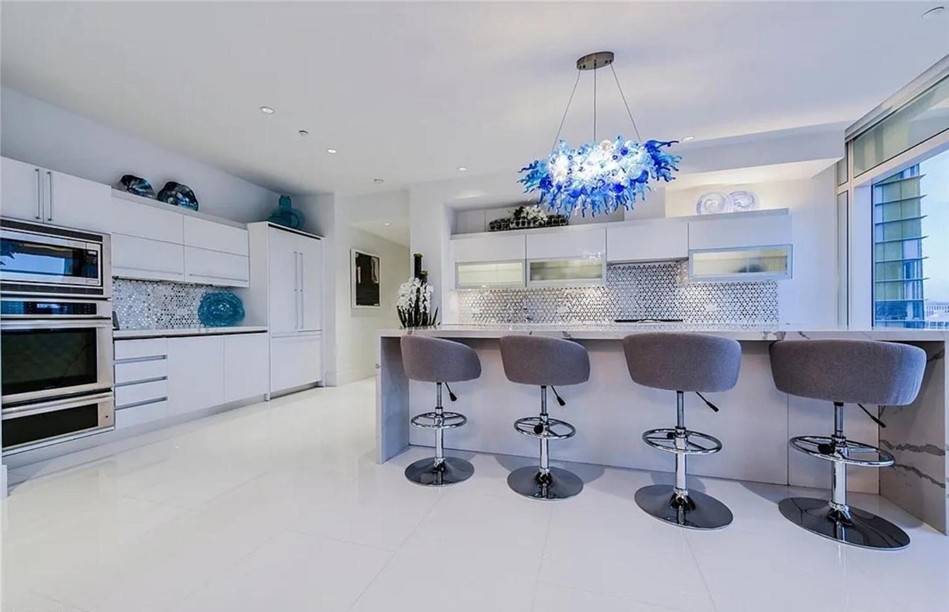 Exquisite High-rise With Panoramic View Apartment *