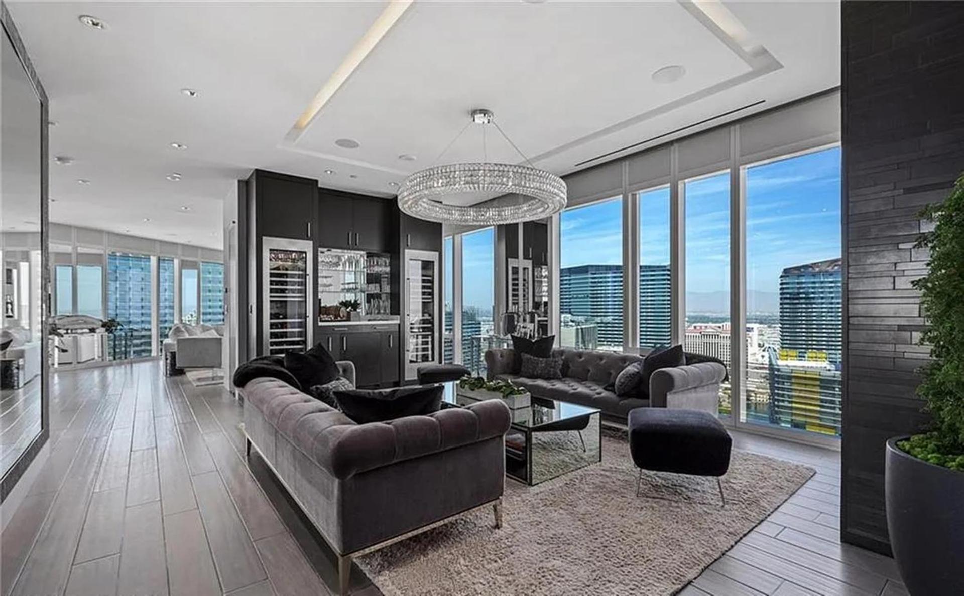 Lavish High-floor Penthouse With Panoramic Views Apartment