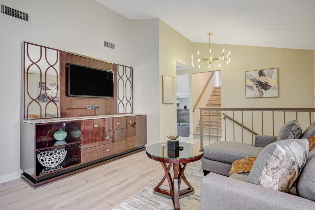 Holiday home New Poolside Paradise In Vegas With Bbq And Games