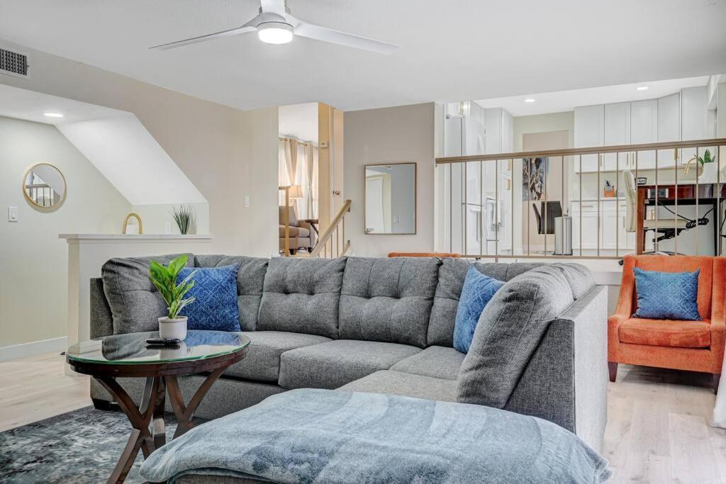 New Poolside Paradise In Vegas With Bbq And Games Holiday home Las Vegas