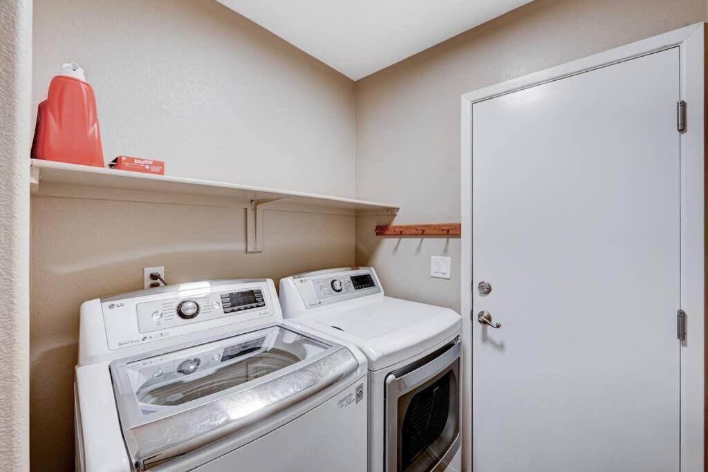 Cozy Getaway With King Bed, Bbq & Spacious Backyard Holiday home Henderson