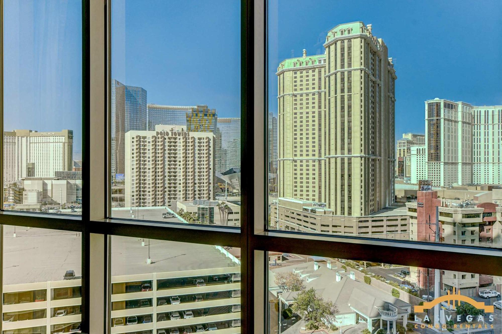 Mgm Signature-11-611 Strip View Jacuzzi