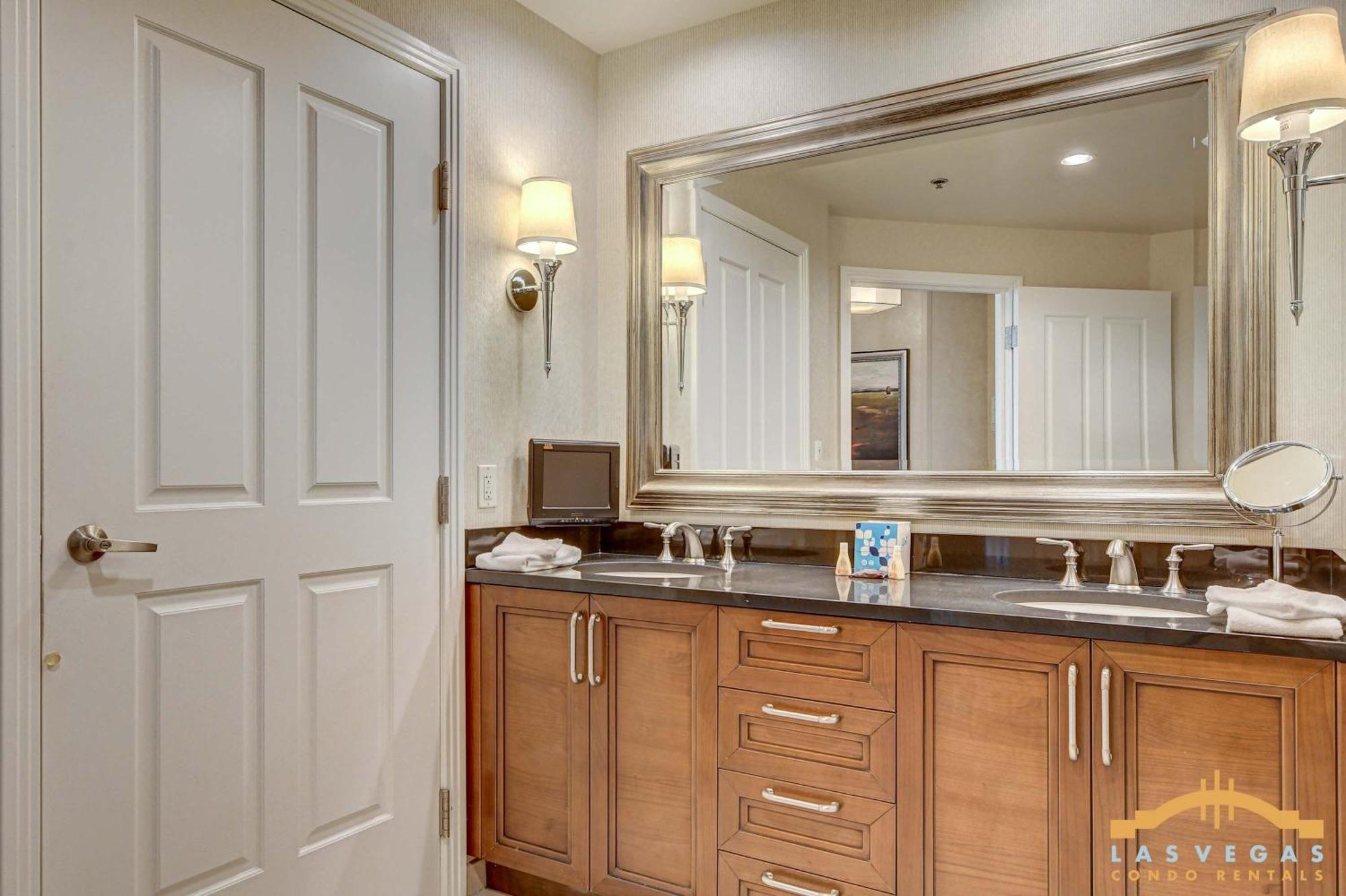 Holiday home Mgm Signature-11-611 Strip View Jacuzzi *