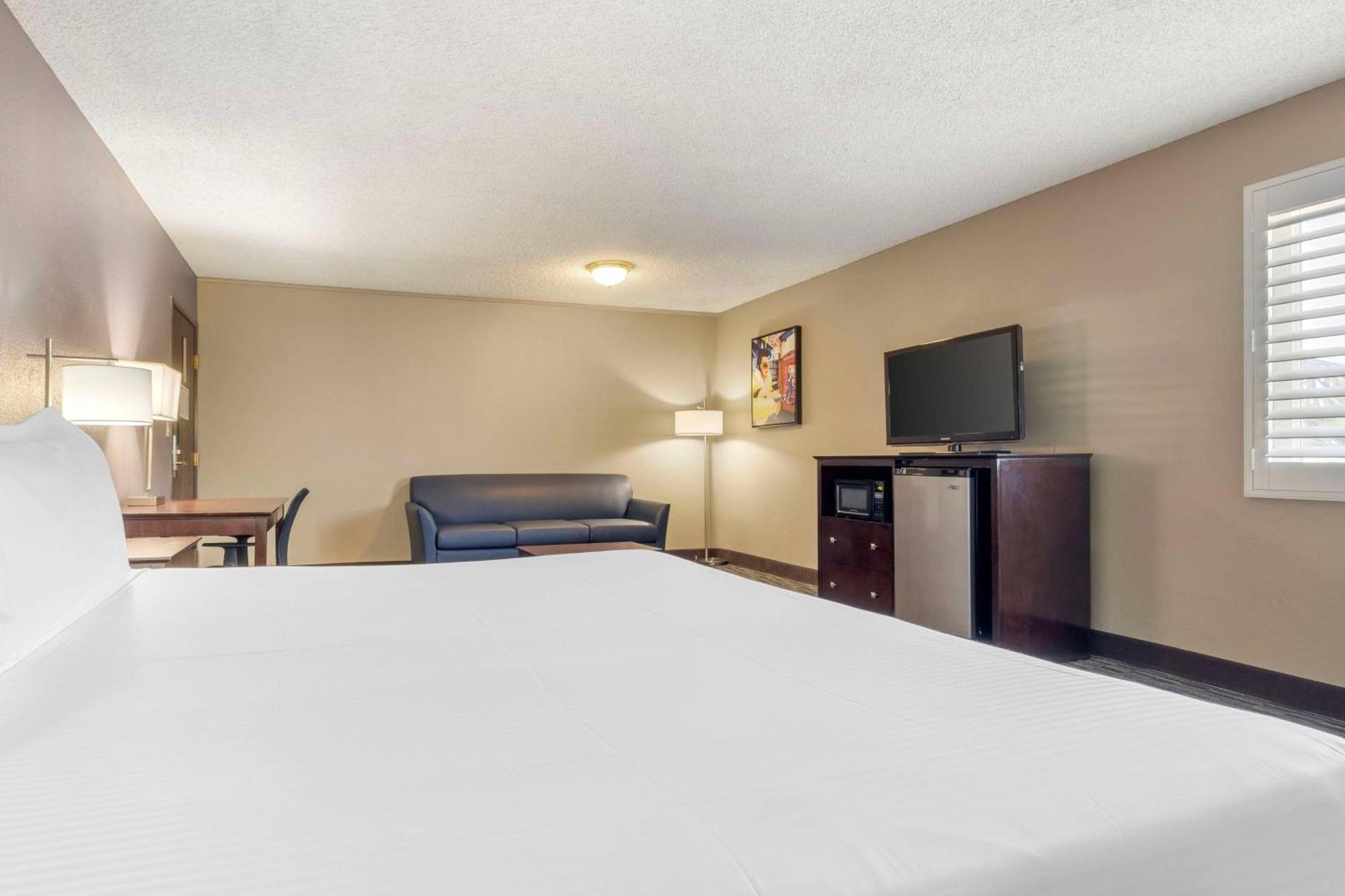 Western Mccarran Hotel 3*