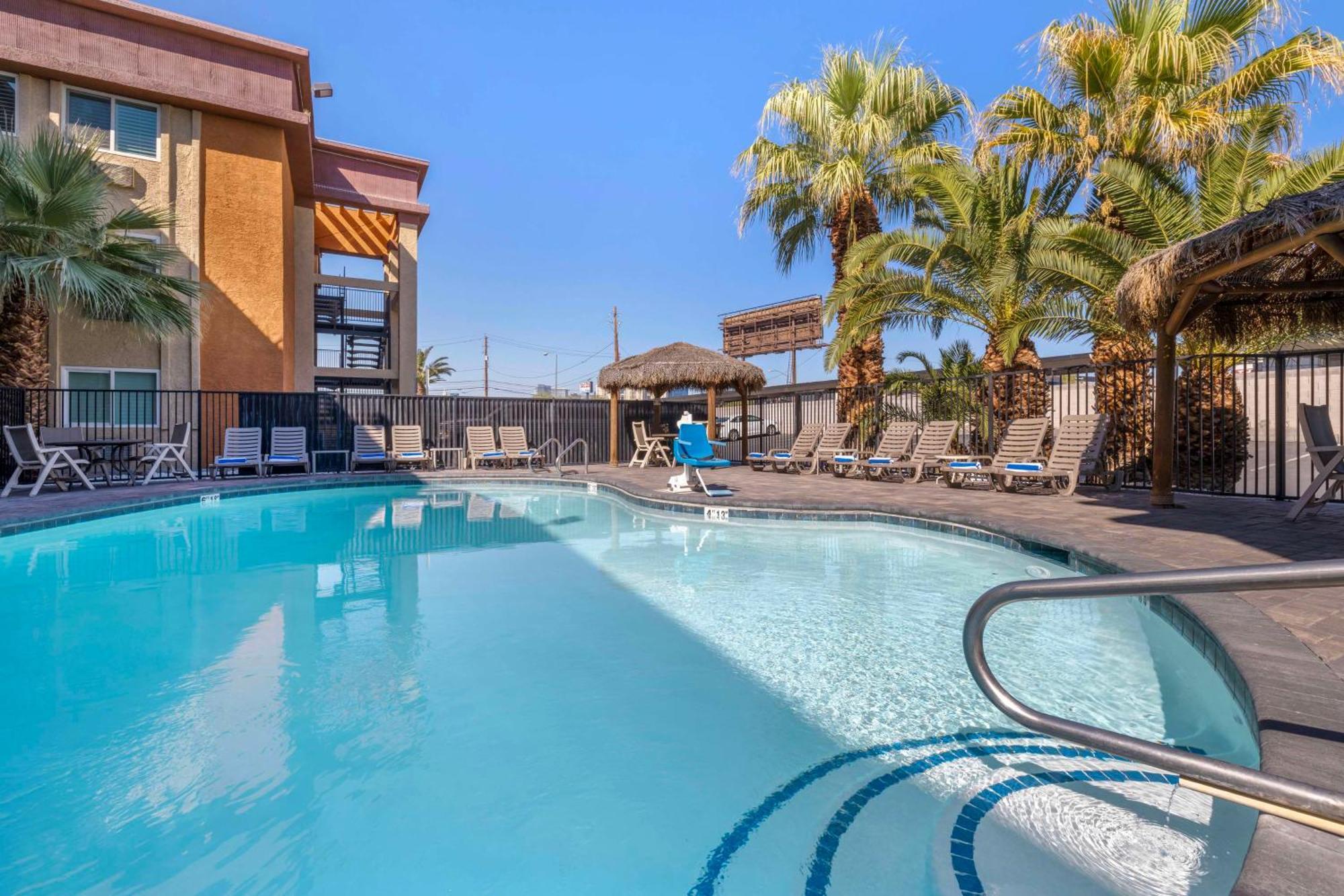 Western Mccarran Hotel 3*