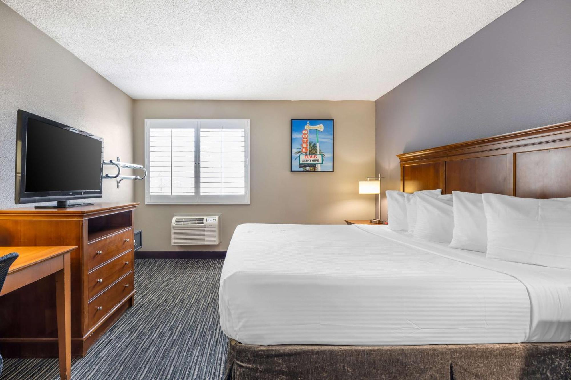 Western Mccarran Hotel