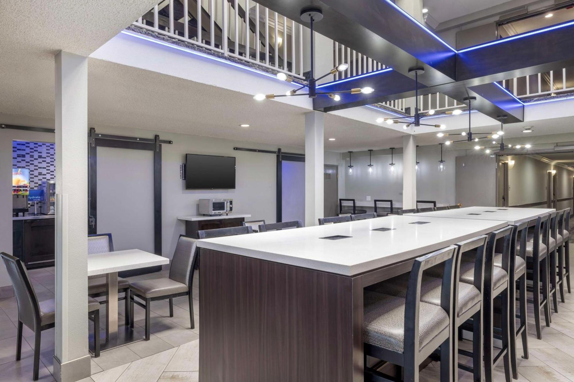 Western Mccarran Hotel 3*