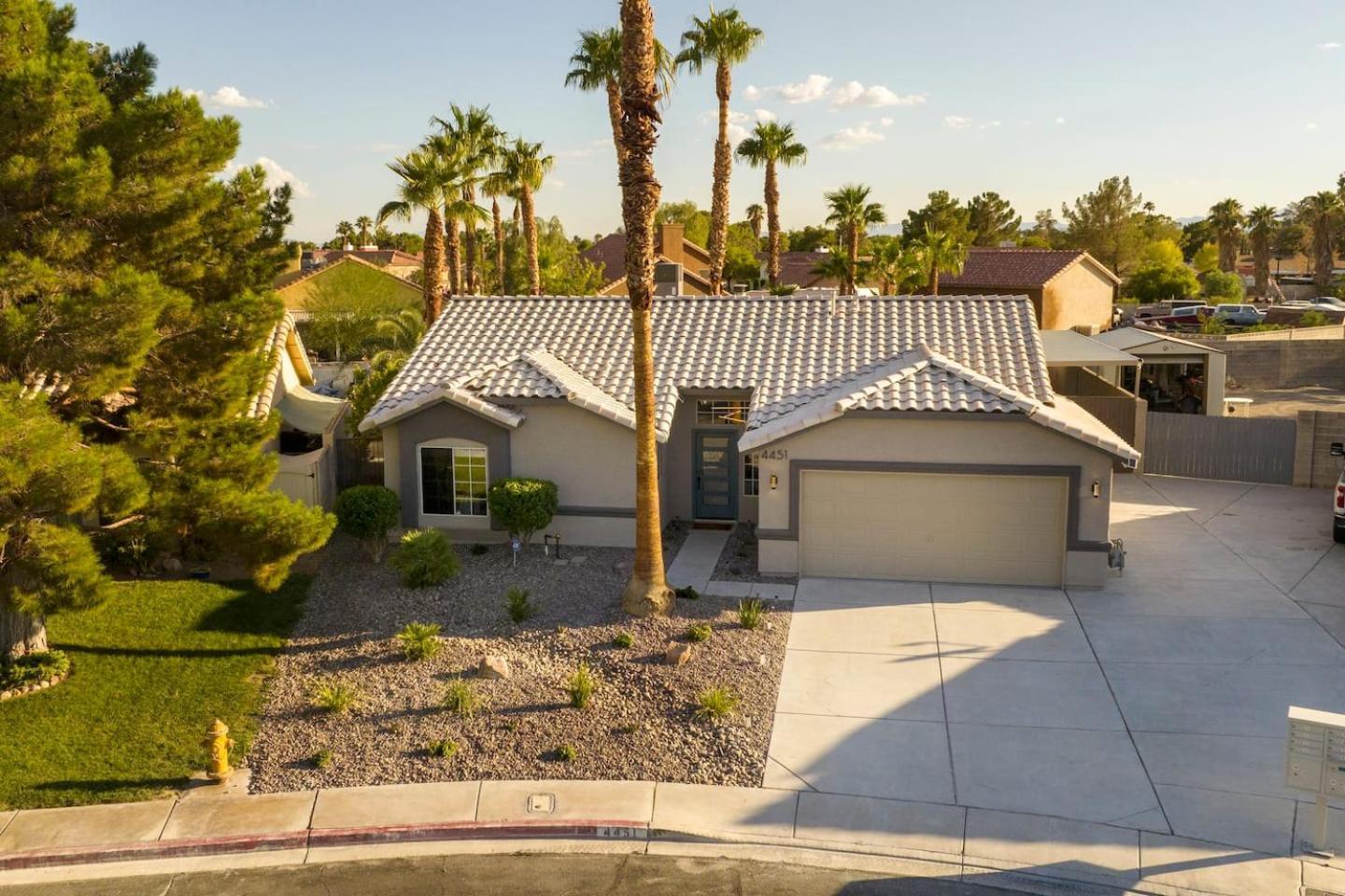 Oasis In The Desert W Heated Pool Fully Renovated * Las Vegas