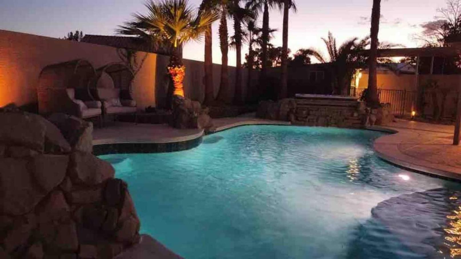 Oasis In The Desert W Heated Pool Fully Renovated Holiday home Las Vegas