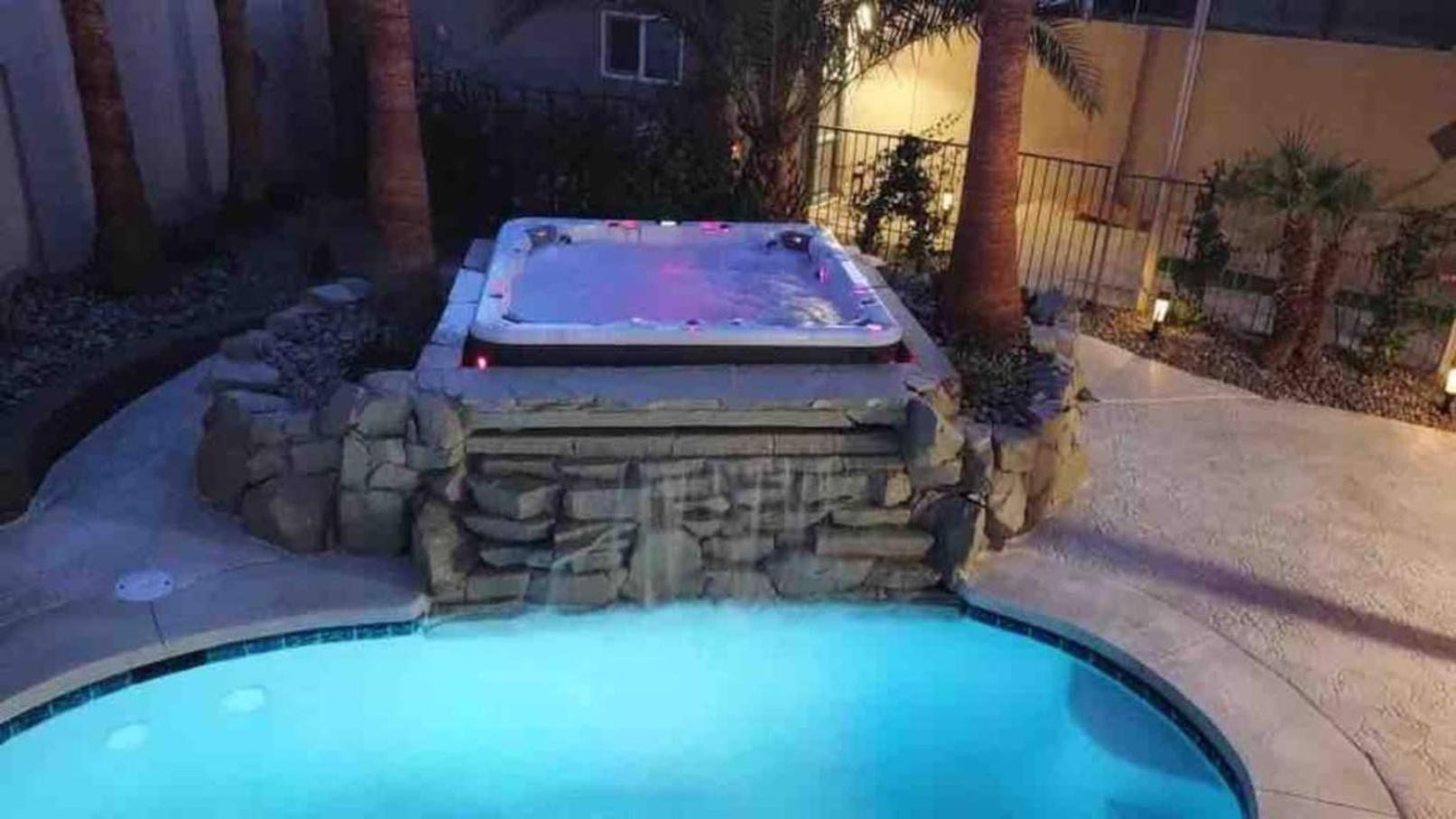 Oasis In The Desert W Heated Pool Fully Renovated