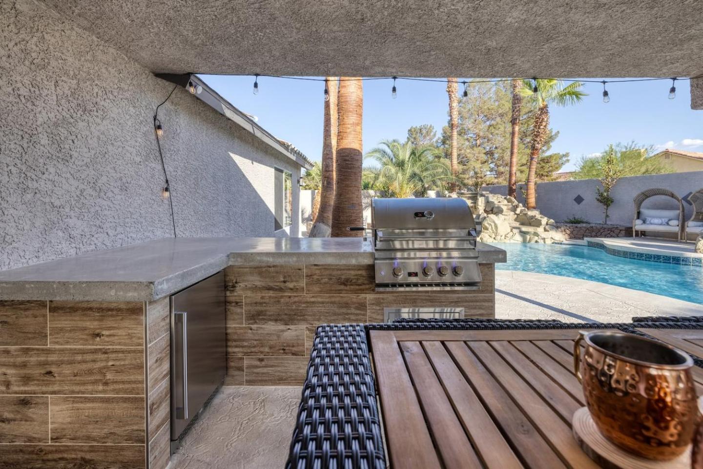 Oasis In The Desert W Heated Pool Fully Renovated Holiday home