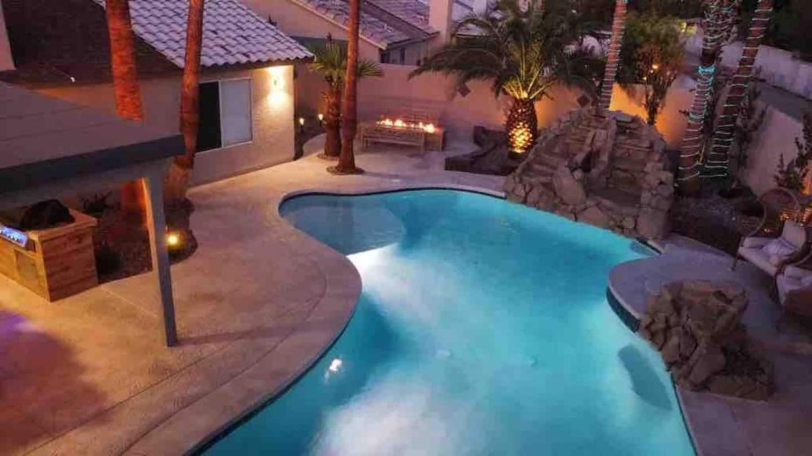 Oasis In The Desert W Heated Pool Fully Renovated *