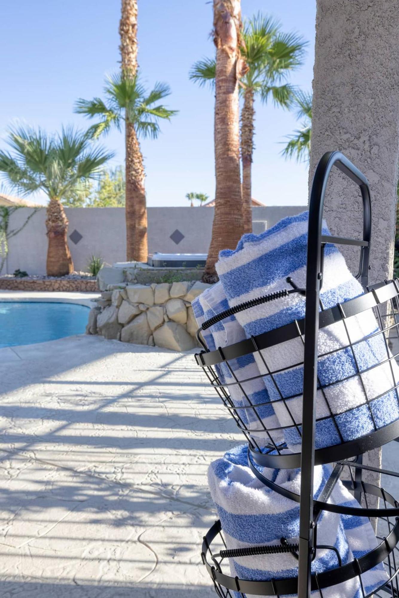 Oasis In The Desert W Heated Pool Fully Renovated Holiday home Las Vegas