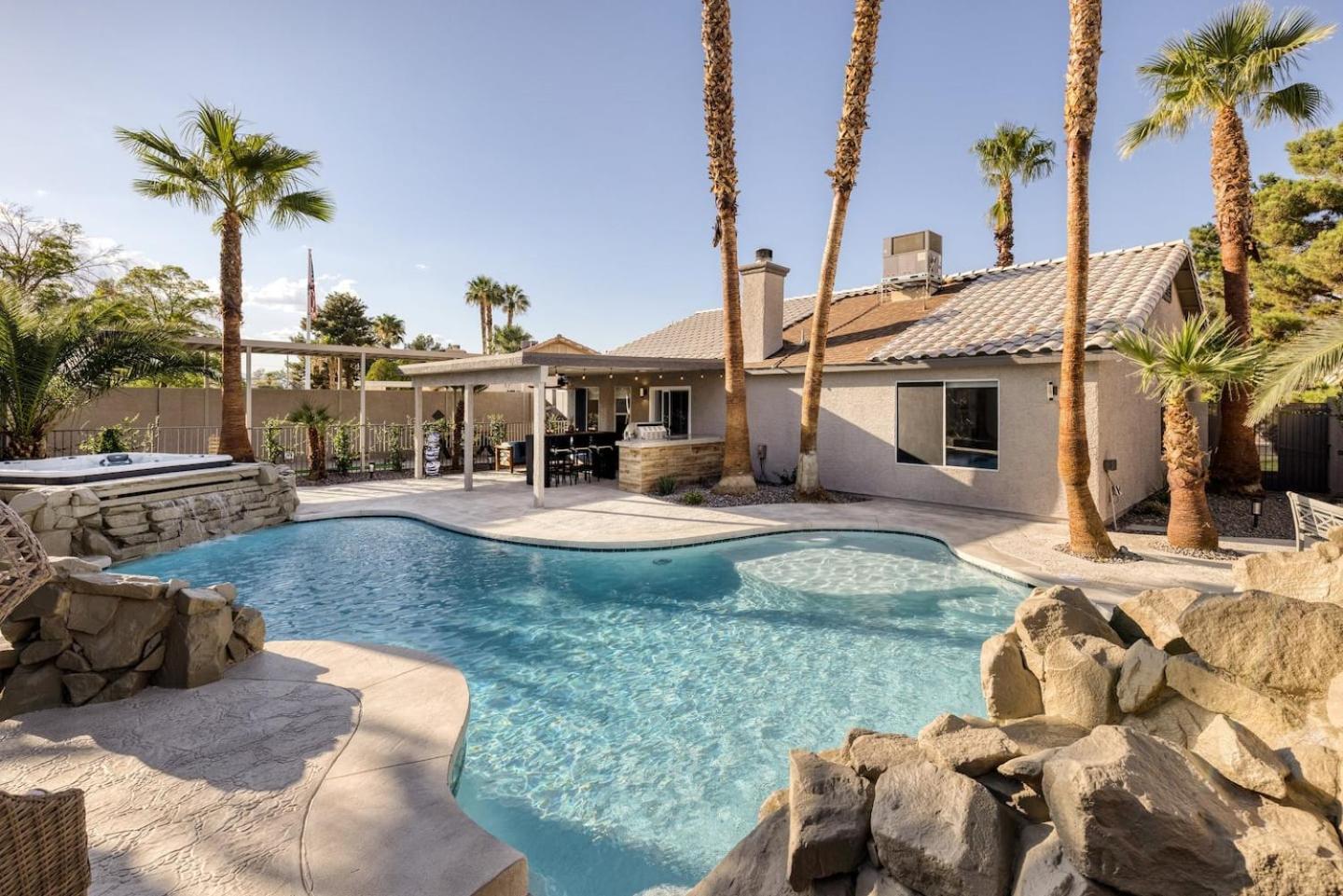 Oasis In The Desert W Heated Pool Fully Renovated