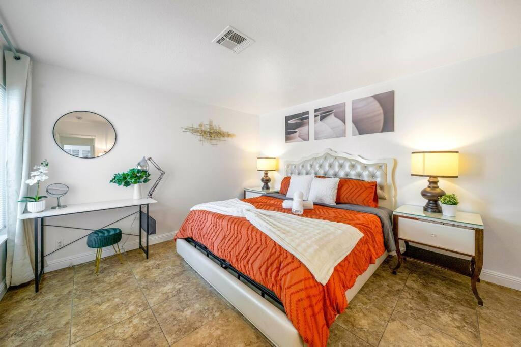 Pool House Near Chinatown Vegas Wifl-sleeps 9 * Las Vegas