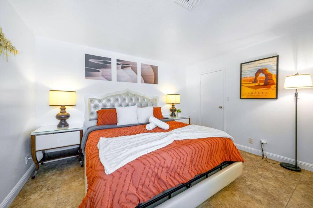 Pool House Near Chinatown Vegas Wifl-sleeps 9 Las Vegas