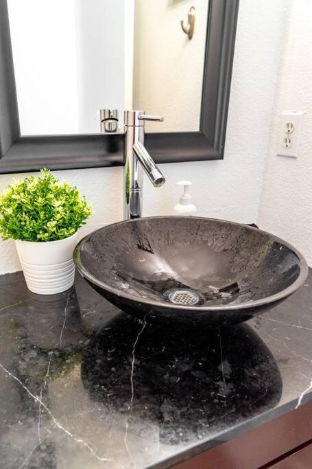 Pool House Near Chinatown Vegas Wifl-sleeps 9 Las Vegas
