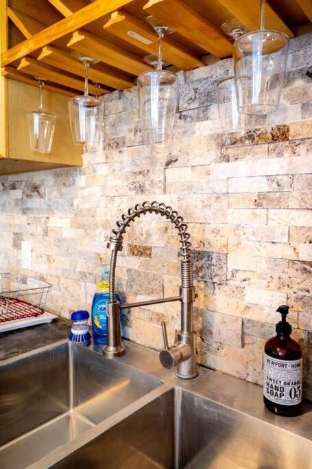 Pool House Near Chinatown Vegas Wifl-sleeps 9 Holiday home *