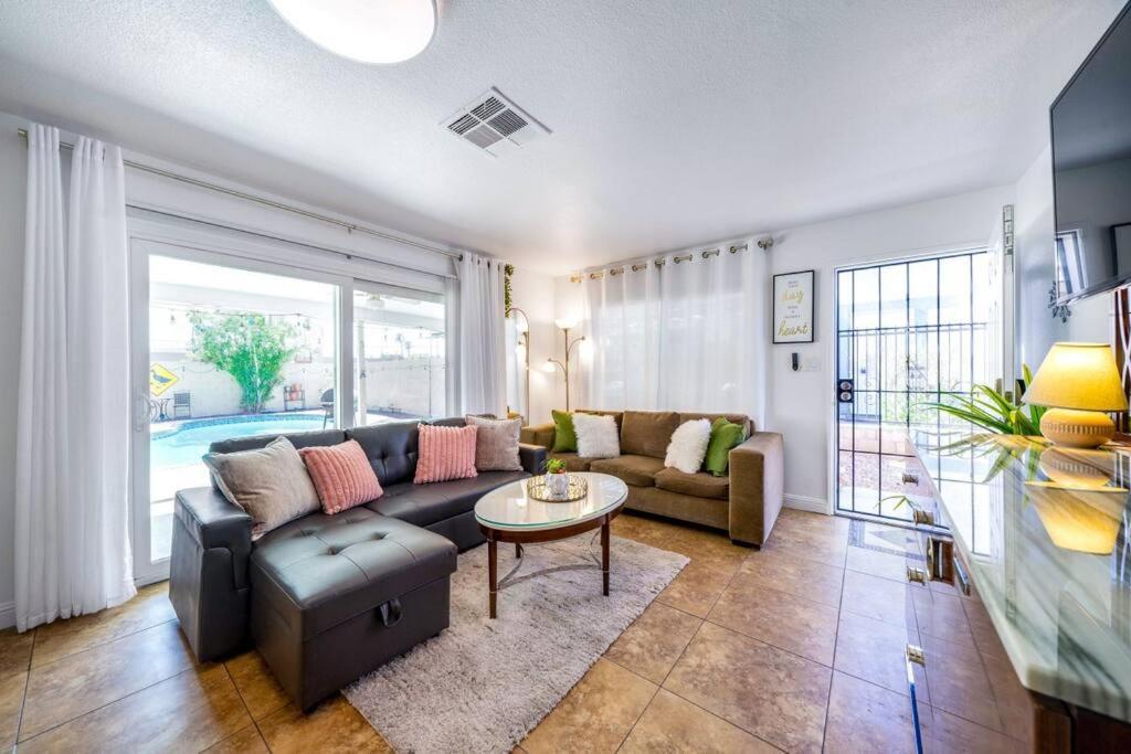 Holiday home Pool House Near Chinatown Vegas Wifl-sleeps 9 *