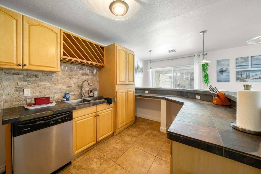 Holiday home Pool House Near Chinatown Vegas Wifl-sleeps 9 Las Vegas