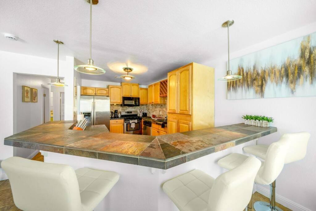 Pool House Near Chinatown Vegas Wifl-sleeps 9 Holiday home