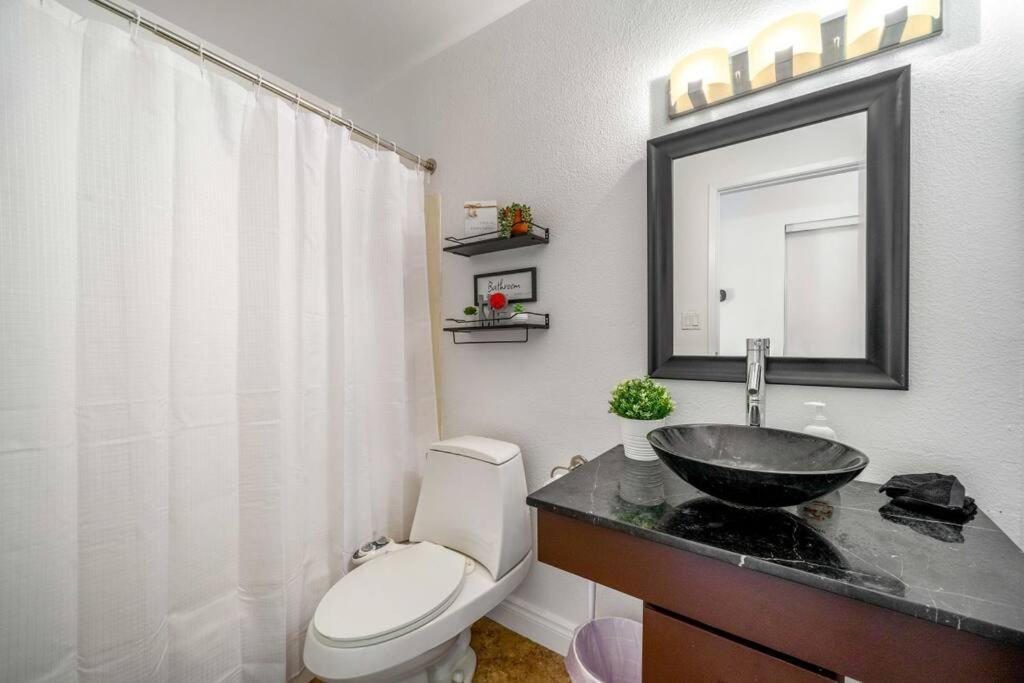 Holiday home Pool House Near Chinatown Vegas Wifl-sleeps 9