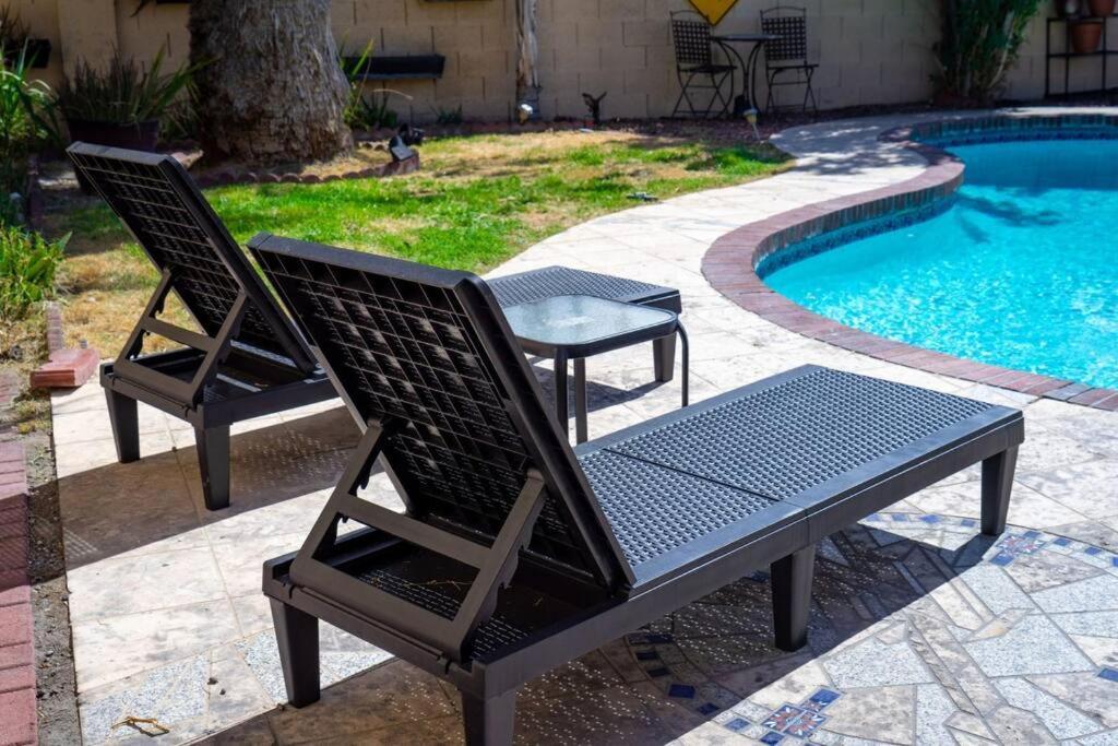Pool House Near Chinatown Vegas Wifl-sleeps 9 Holiday home Las Vegas