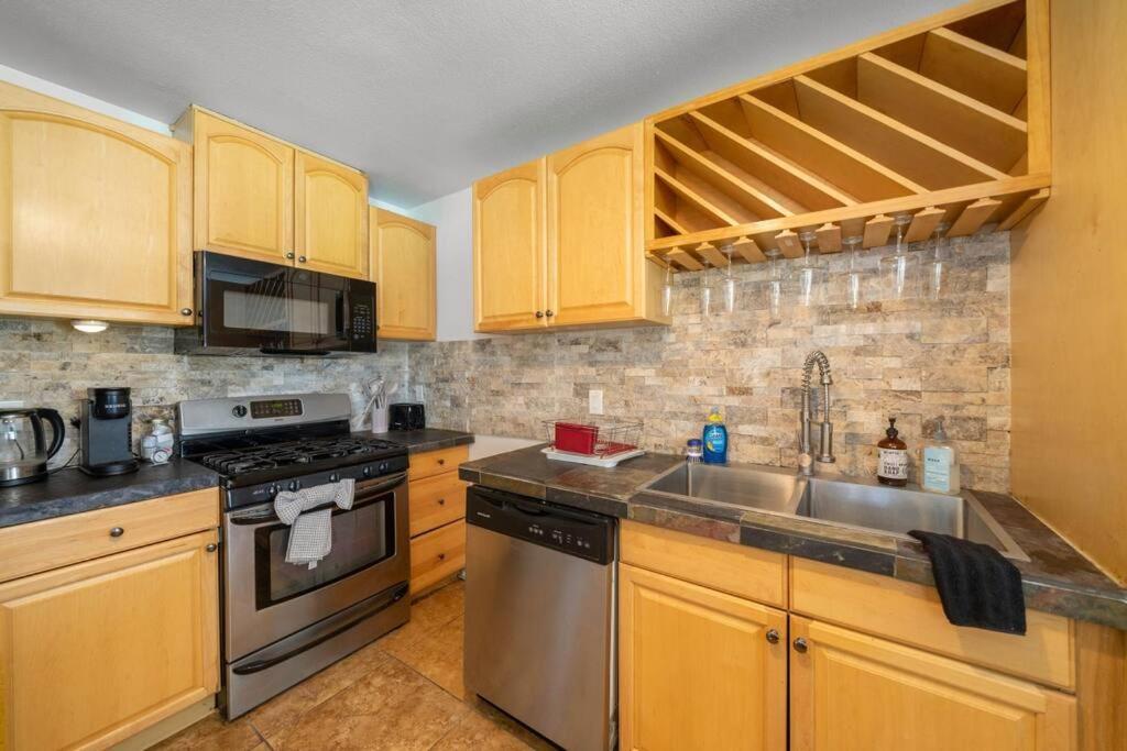 Holiday home Pool House Near Chinatown Vegas Wifl-sleeps 9 *