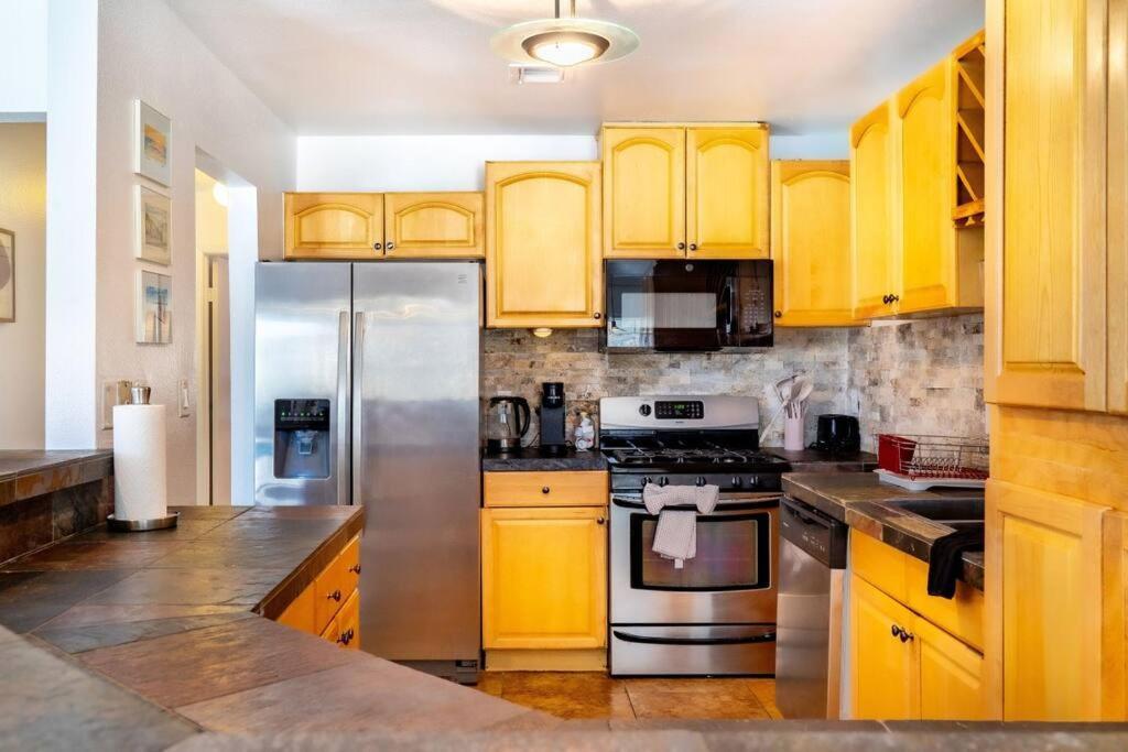 Pool House Near Chinatown Vegas Wifl-sleeps 9