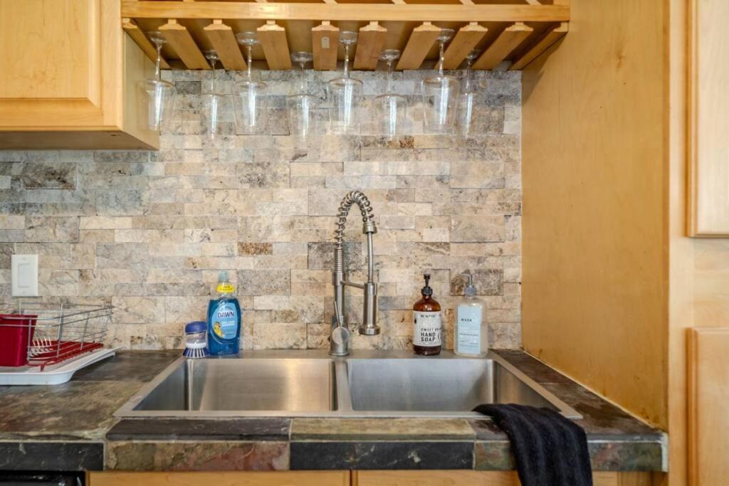 Holiday home Pool House Near Chinatown Vegas Wifl-sleeps 9 *