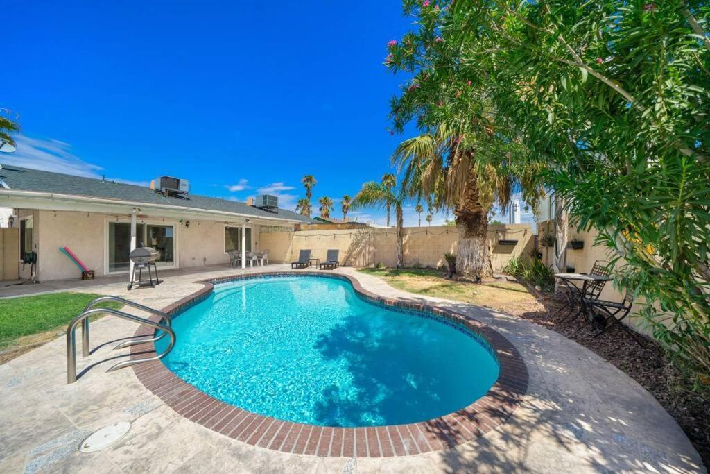 Pool House Near Chinatown Vegas Wifl-sleeps 9 * Las Vegas